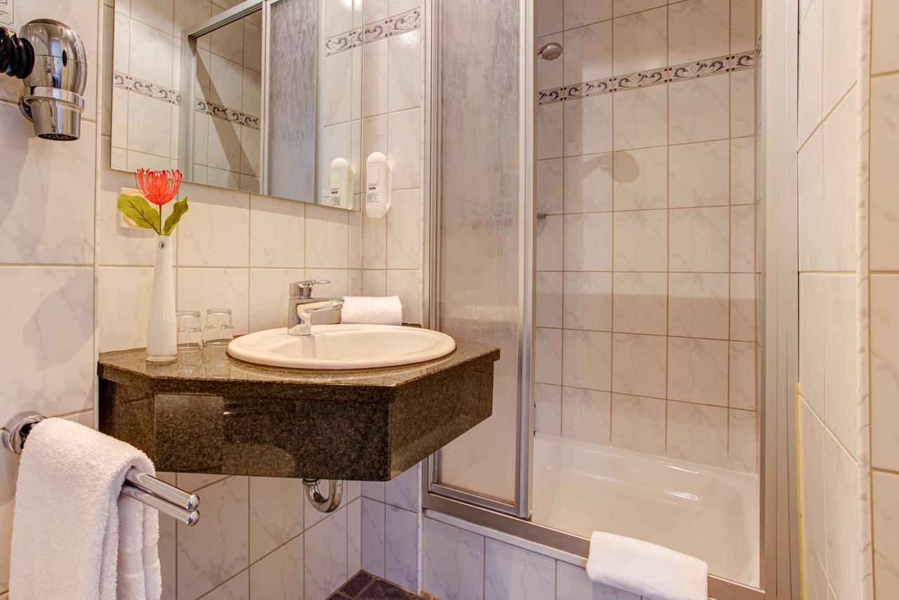 Hotel Elbinsel Free Parking Hamburg Ngoại thất bức ảnh